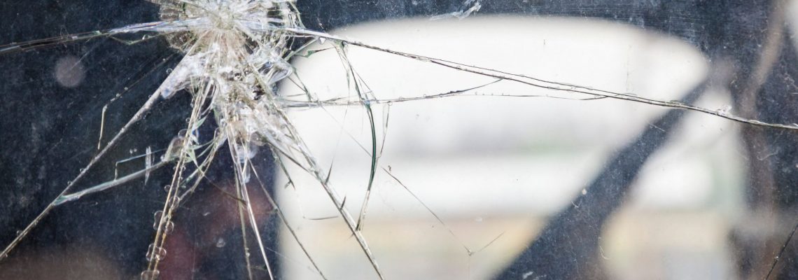 how cold weather can turn a small windscreen chip into a large crack overnight